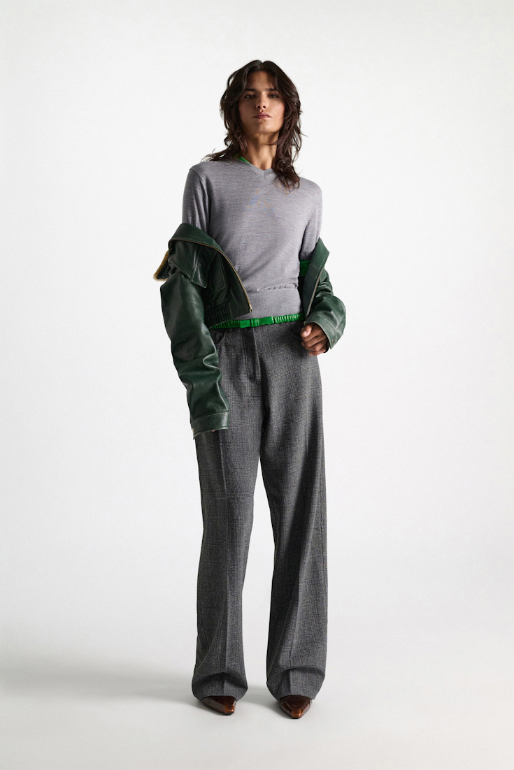 Dorothee Schumacher Pullover im Layering-Look aus extrafeinem Merino grey mel. patch Model Detail View