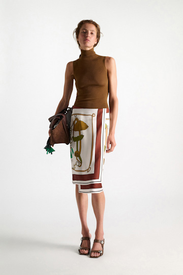 Dorothee Schumacher Sleeveless turtleneck in extra fine Merino saffron Model Front View
