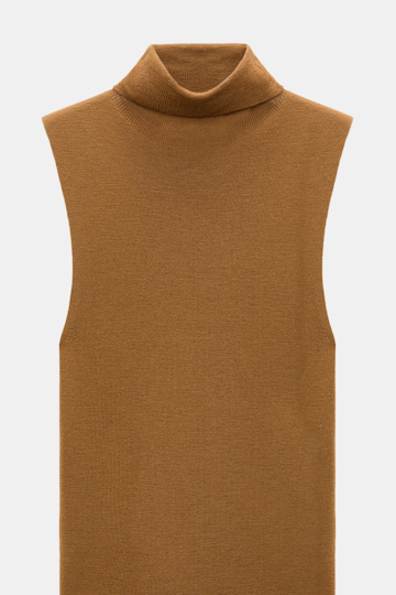 Dorothee Schumacher Sleeveless turtleneck in extra fine Merino saffron Product Detail View