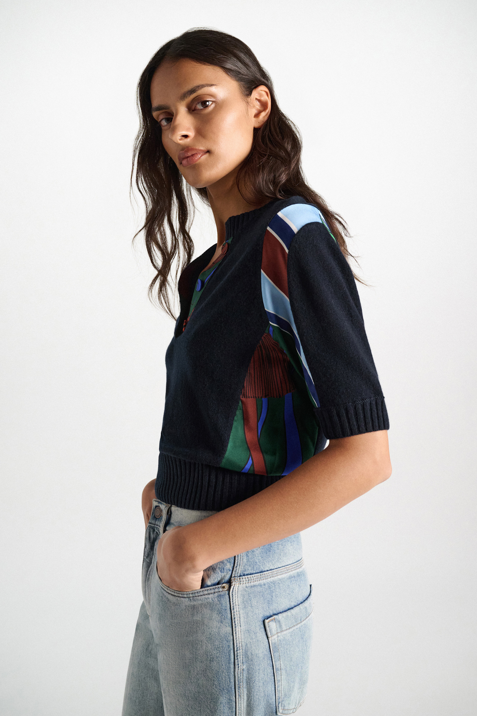 Dorothee Schumacher Pullover mit halbem Arm aus Merino und Kaschmir colorful ribbon scarf Model Detail View