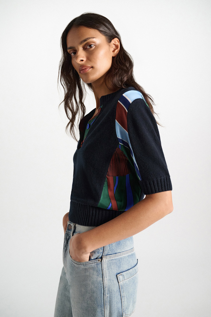 Dorothee Schumacher Pullover mit halbem Arm aus Merino und Kaschmir colorful ribbon scarf Model Detail View