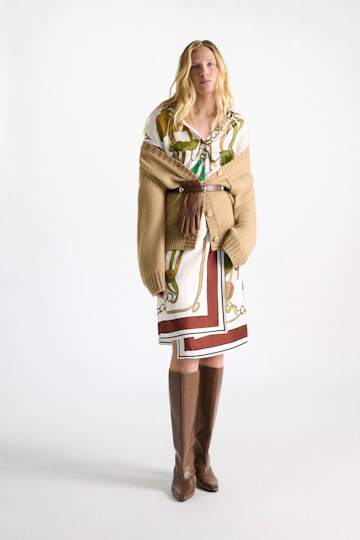 Dorothee Schumacher V-neck cardigan in Merino wool blend with baby alpaca champignon Model Front View