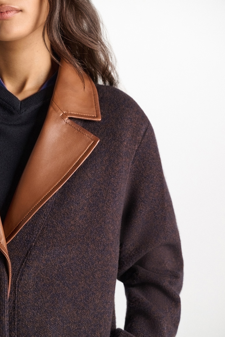 Dorothee Schumacher Mantel aus Merino und Kaschmir Lederrevers brown melange Model Detail View