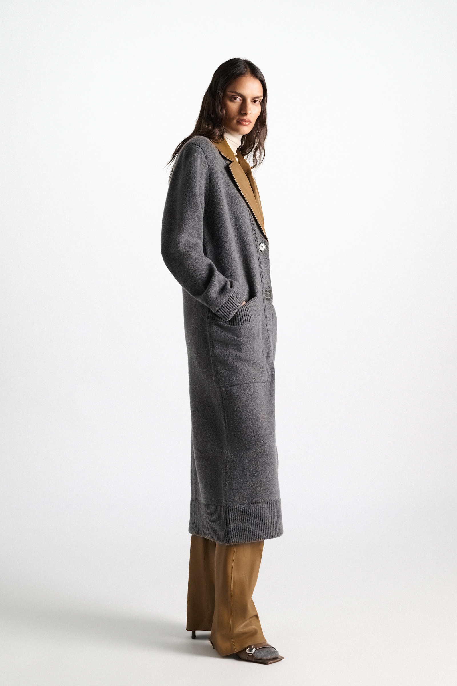 Dorothee Schumacher Merino-cashmere coat with leather details anthra melange Model Detail View