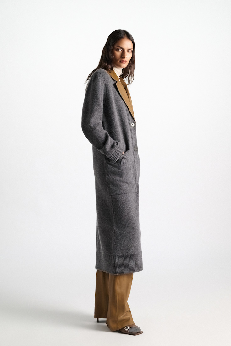 Dorothee Schumacher Merino-cashmere coat with leather details anthra melange Model Detail View