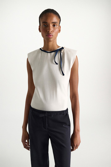 Dorothee Schumacher Sleeveless T-shirt with rbow detail ecru + satin Model Detail View