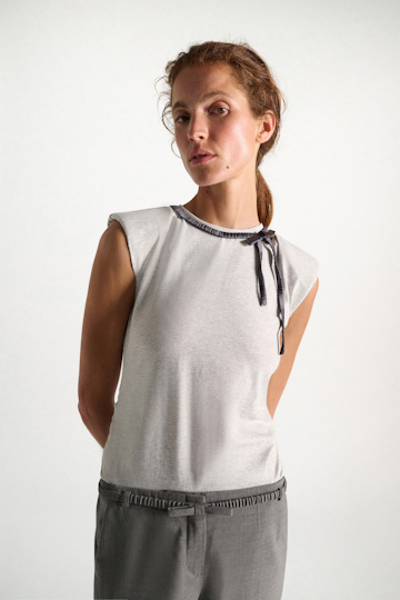 Dorothee Schumacher Sleeveless T-shirt with rbow detail greymelange + satin Model Detail View