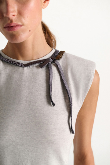 Dorothee Schumacher Sleeveless T-shirt with rbow detail greymelange + satin Model Detail View