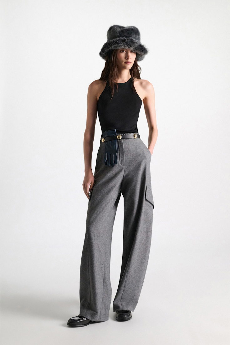 Dorothee Schumacher Rippentanktop aus Baumwolle black Model Front View