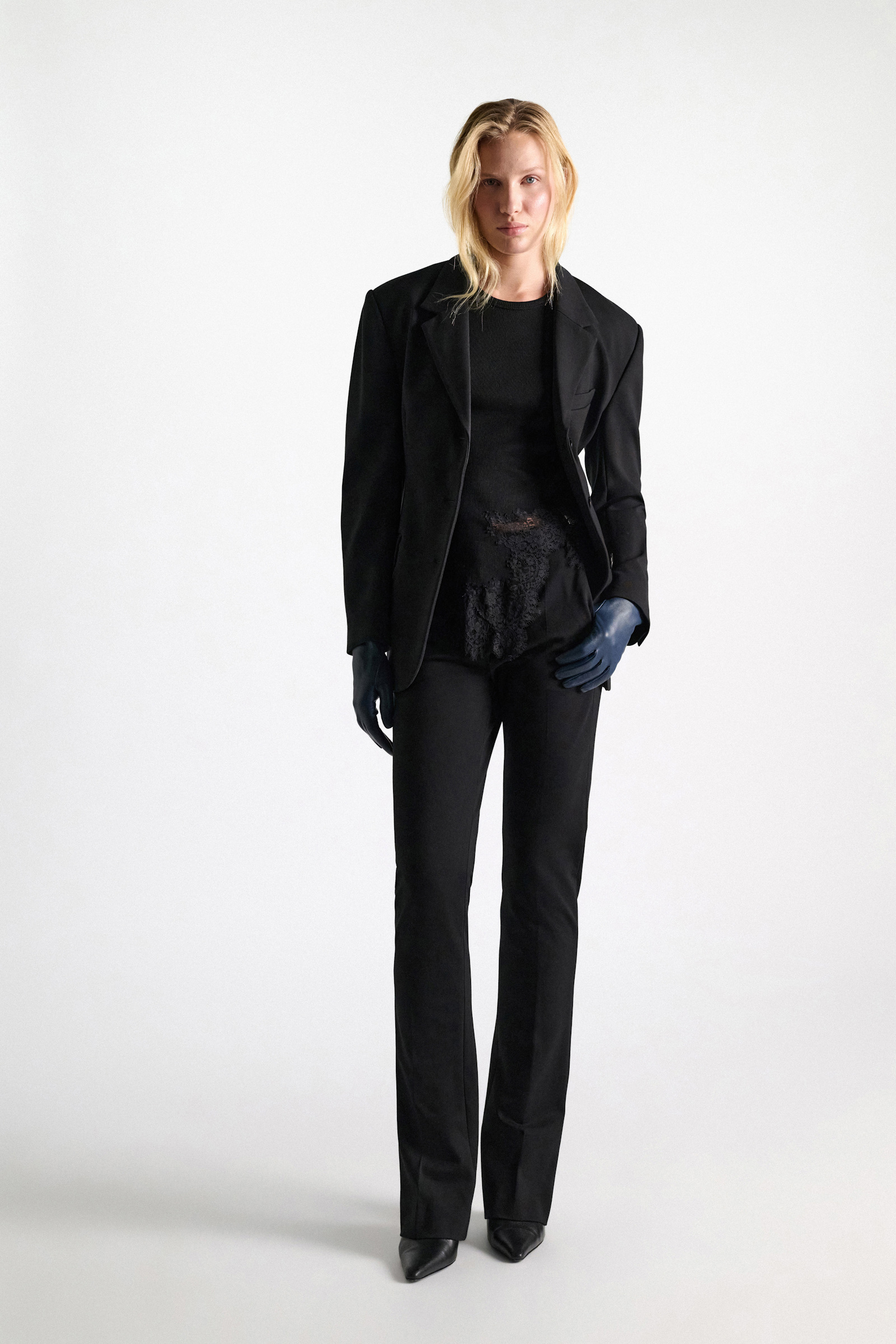 Dorothee Schumacher Rippentanktop mit Spitzeneinsatz aus Baumwolle black Model Front View