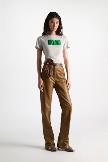 Dorothee Schumacher TELLING LOVE STORIES shrunken T-shirt grey mel. + label col.555 Model Detail View