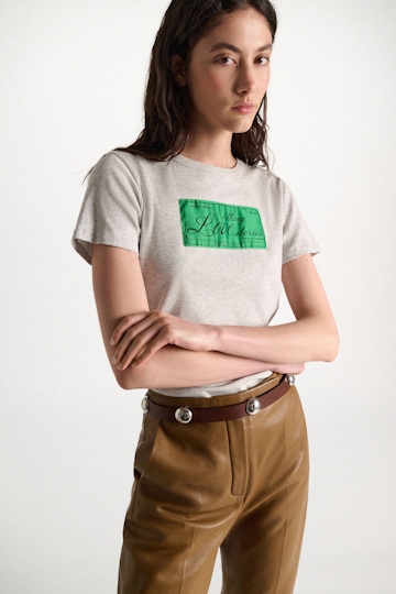 Dorothee Schumacher TELLING LOVE STORIES shrunken T-shirt grey mel. + label col.555 Model Detail View