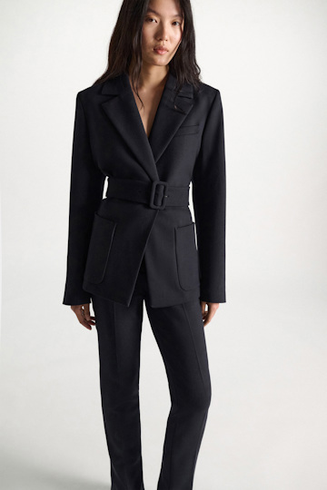 Dorothee Schumacher Belted blazer in virgin wool blend midnight navy Model Detail View