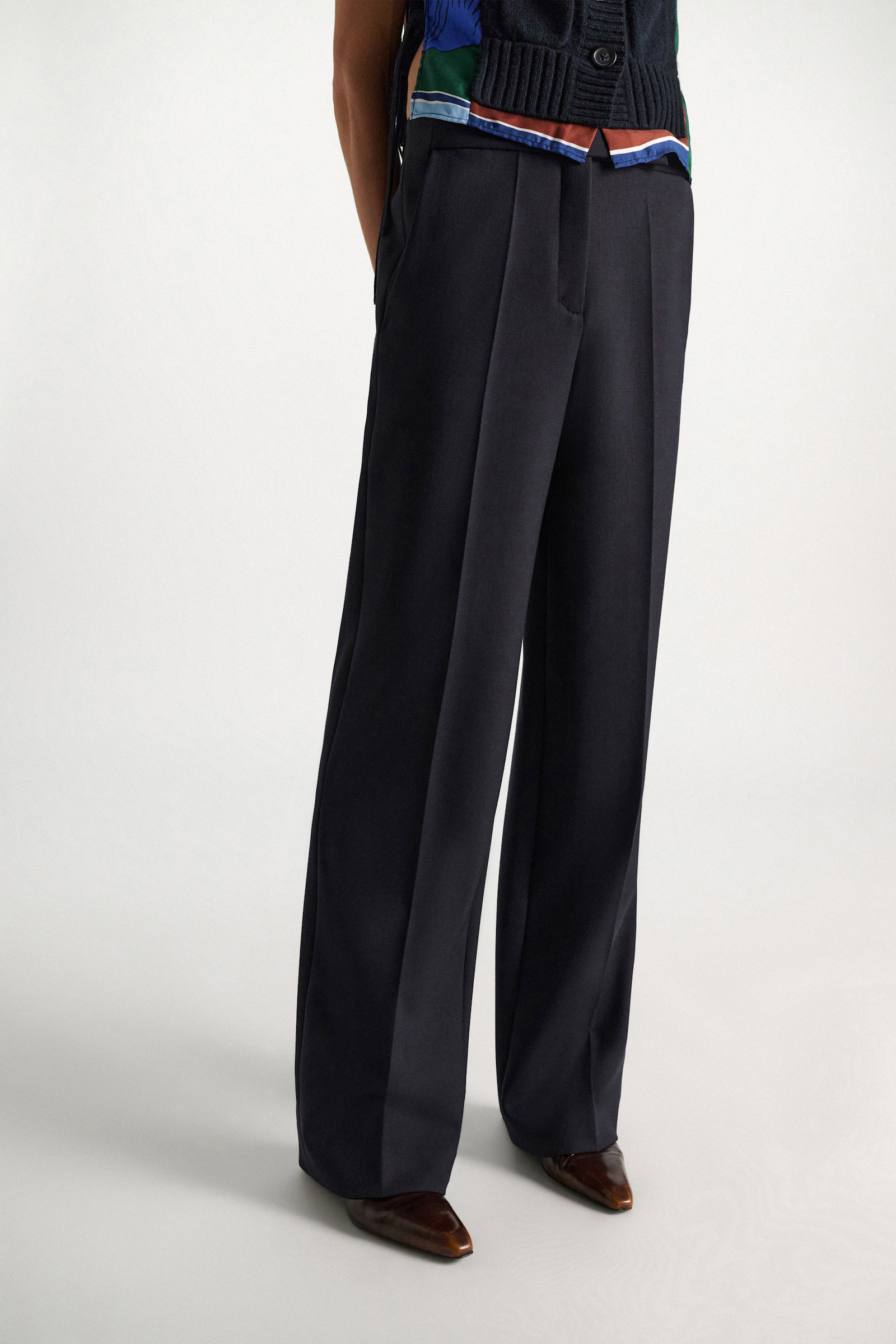 Dorothee Schumacher Wide Pants midnight navy Model Detail View