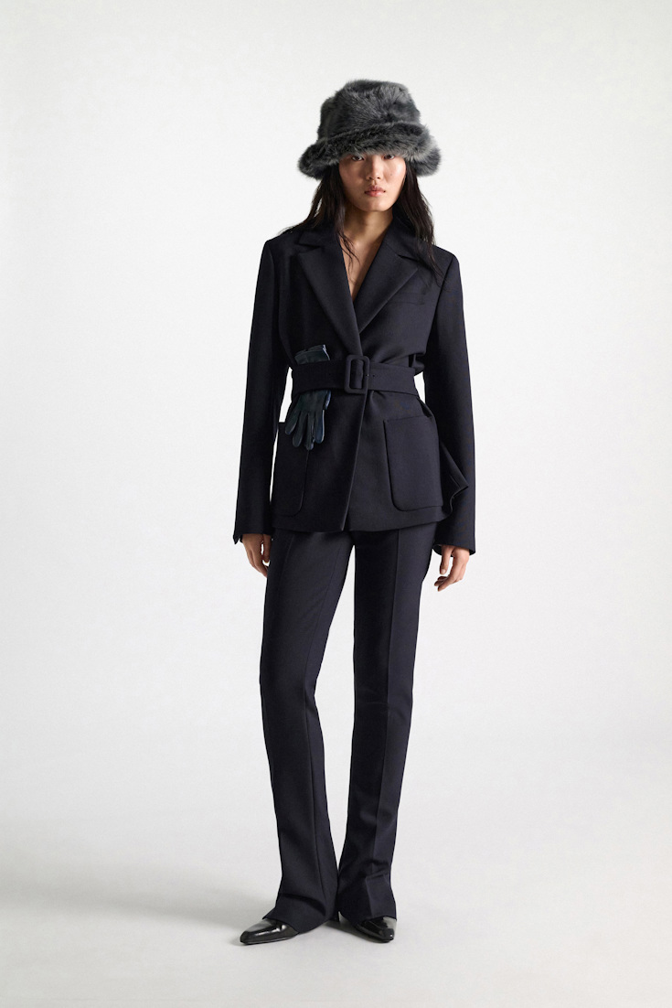 Dorothee Schumacher Long Kickflared Pants midnight navy Model Front View