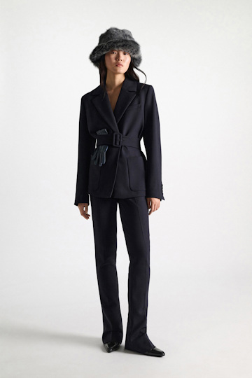 Dorothee Schumacher Flares in virgin wool blend midnight navy Model Detail View