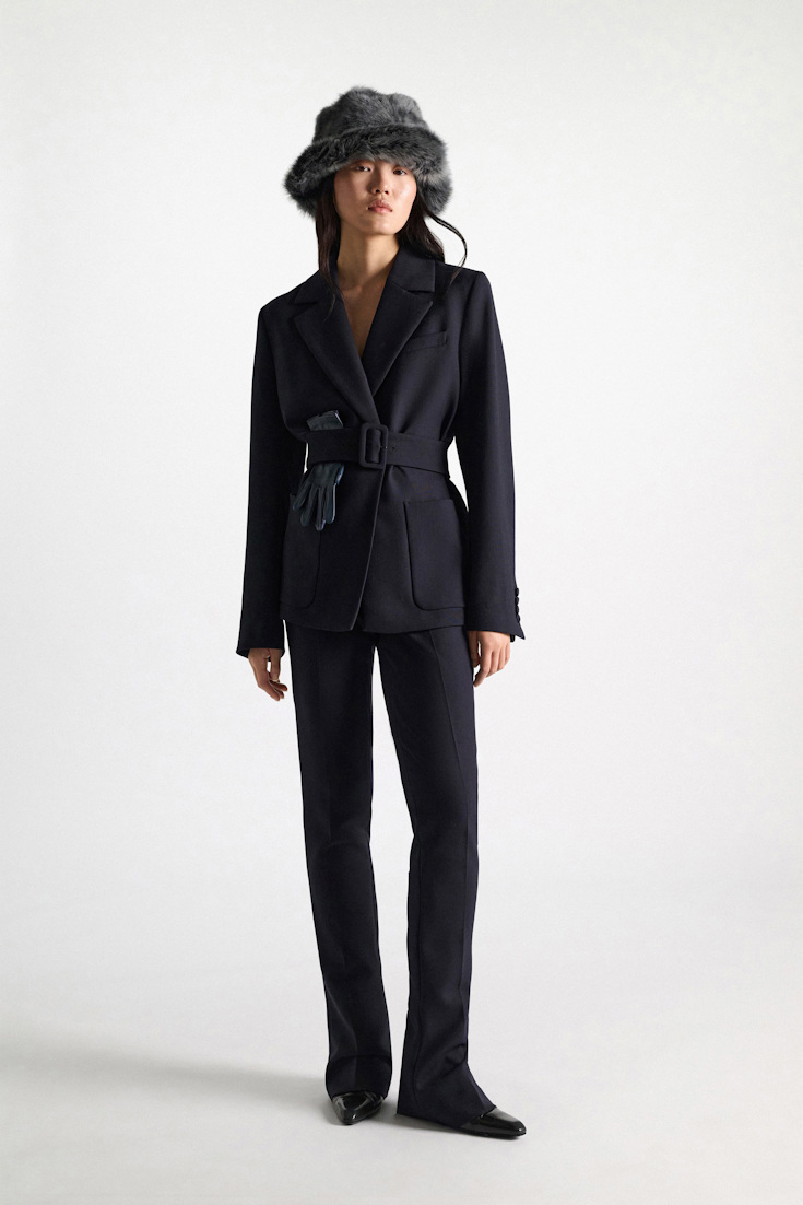 Dorothee Schumacher Long Kickflared Pants midnight navy Model Detail View
