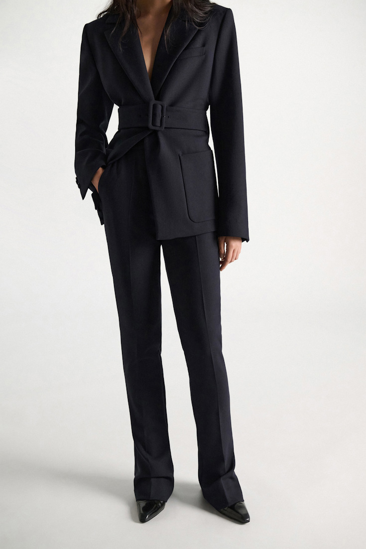 Dorothee Schumacher Long Kickflared Pants midnight navy Model Detail View
