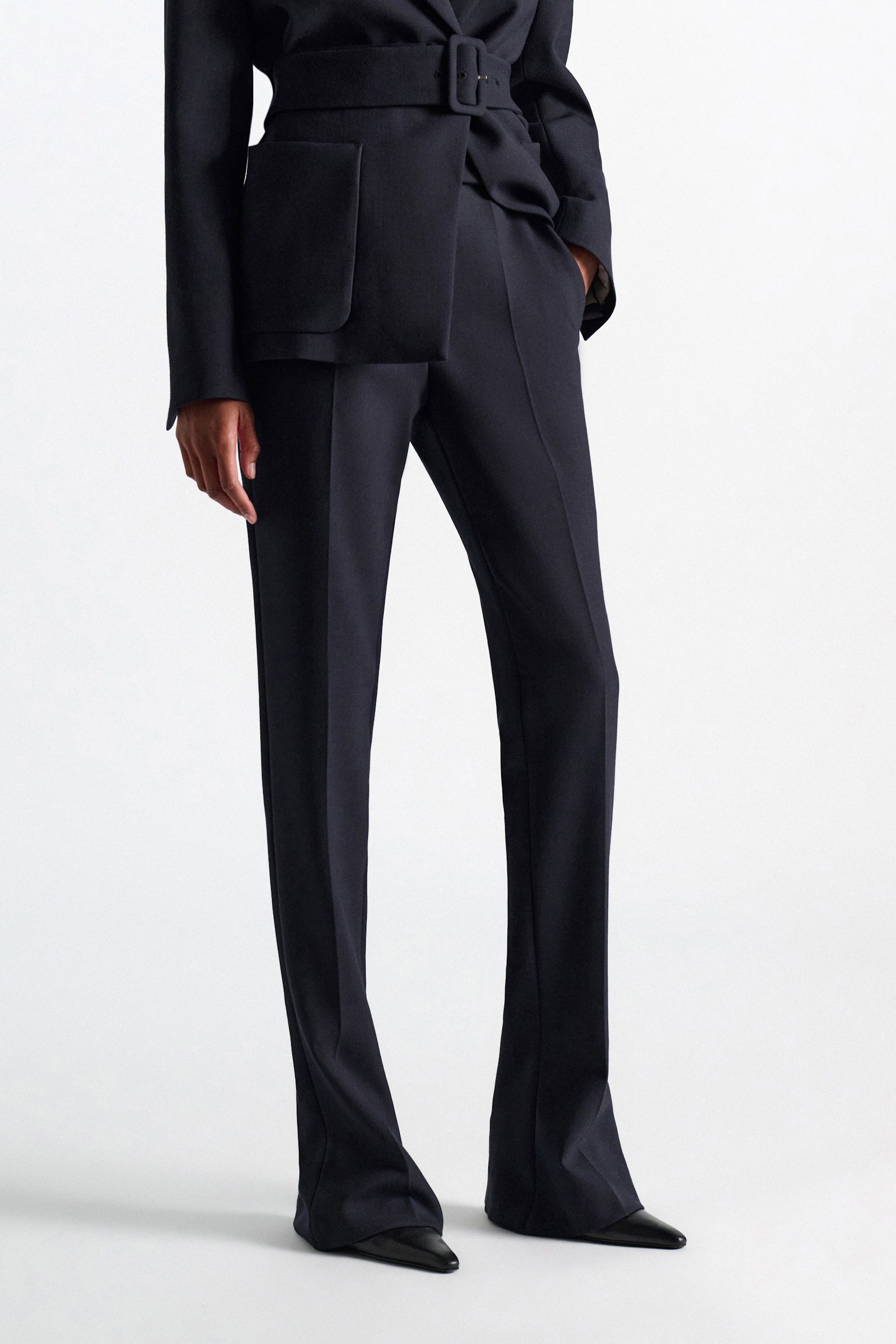 Dorothee Schumacher Long Kickflared Pants midnight navy Model Detail View