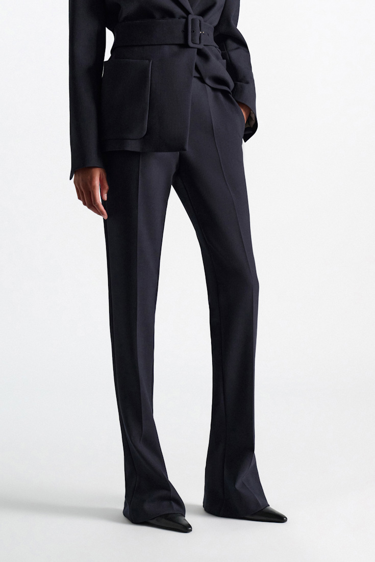 Dorothee Schumacher Long Kickflared Pants midnight navy Model Detail View