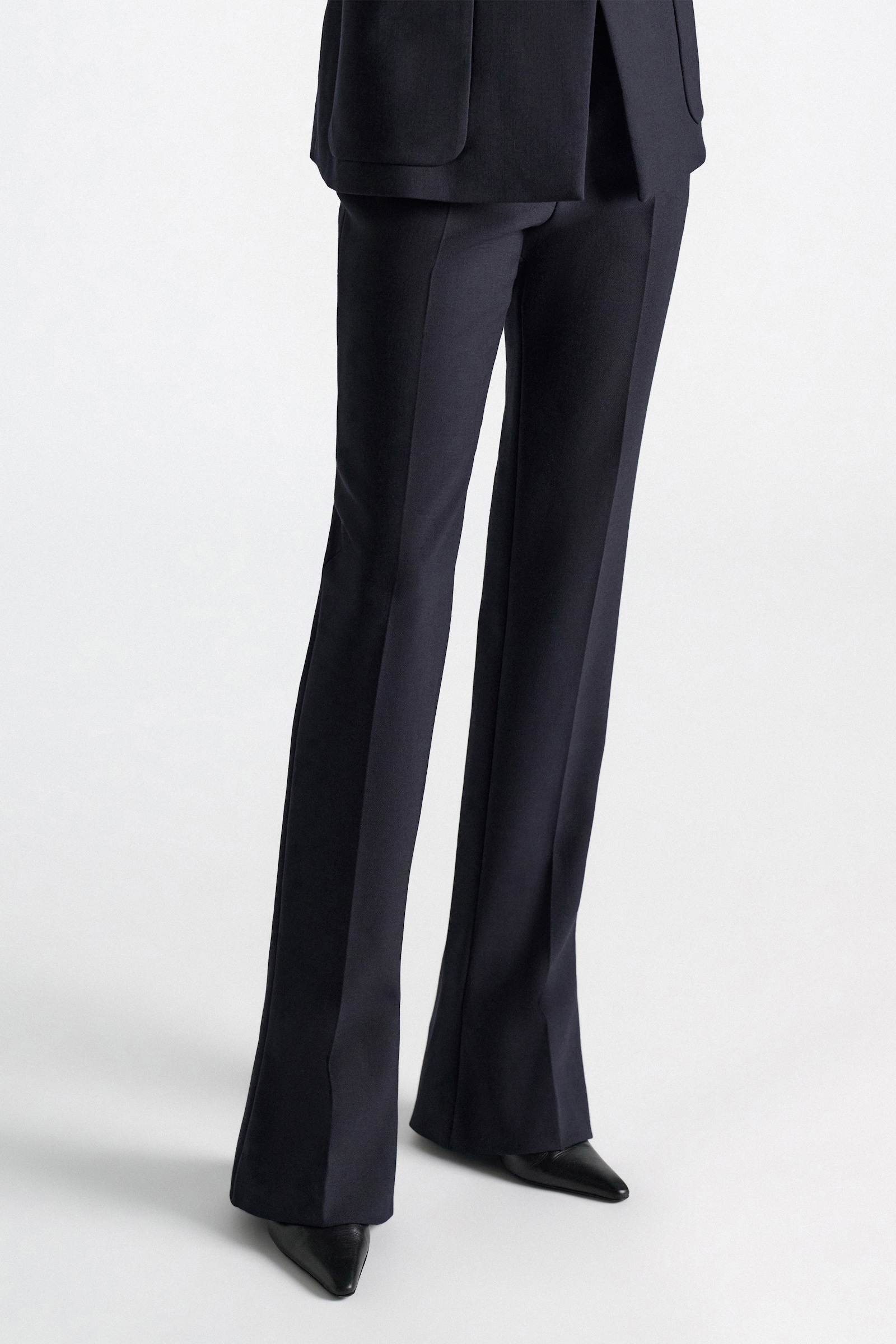 Dorothee Schumacher Long Kickflared Pants midnight navy Model Detail View