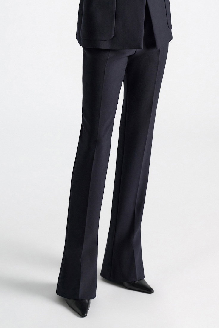 Dorothee Schumacher Long Kickflared Pants midnight navy Model Detail View