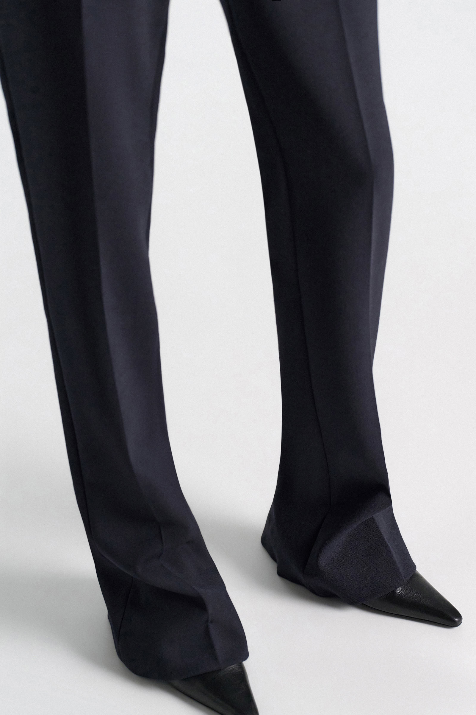 Dorothee Schumacher Long Kickflared Pants midnight navy Model Detail View