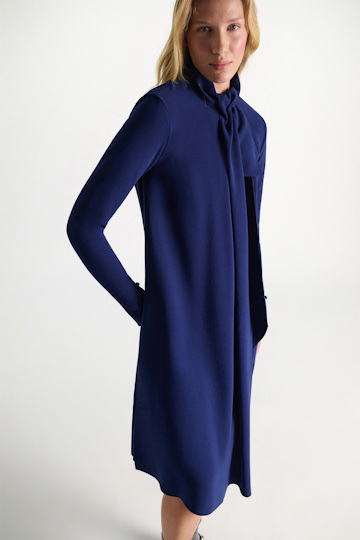 Dorothee Schumacher Crepe dress with maxi bow ocean blue Model Detail View
