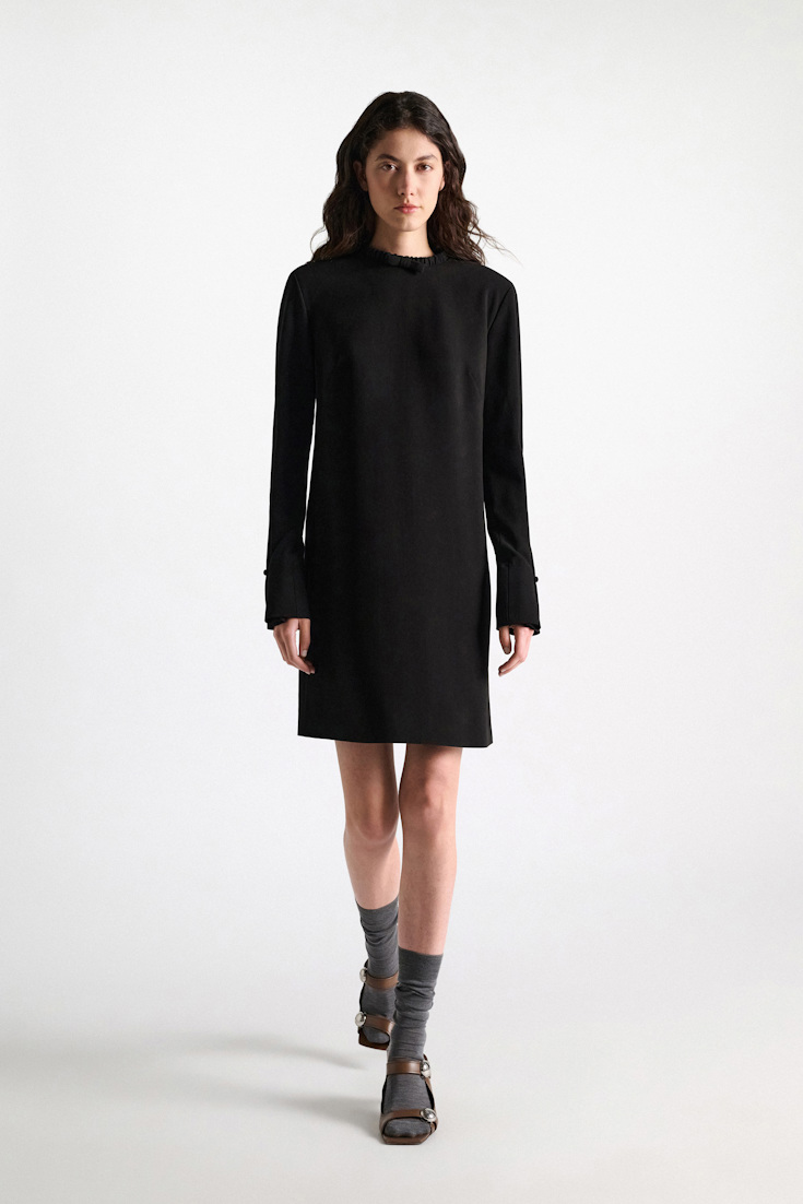 Dorothee Schumacher Kurzes Shiftkleid aus japanischem Crêpe black Model Front View