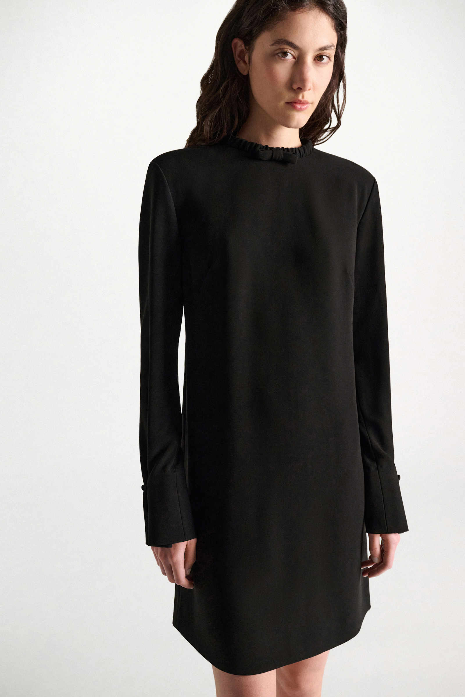 Dorothee Schumacher Kurzes Shiftkleid aus japanischem Crêpe black Model Detail View