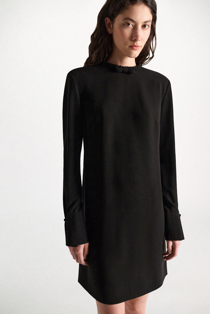 Dorothee Schumacher Kurzes Shiftkleid aus japanischem Crêpe black Model Detail View