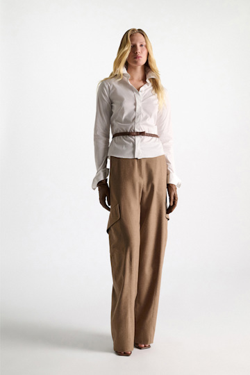 Dorothee Schumacher Slim-fit stretch poplin blouse with memory wire details pure white Model Detail View