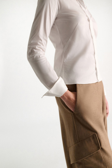 Dorothee Schumacher Slim-fit stretch poplin blouse with memory wire details pure white Model Detail View