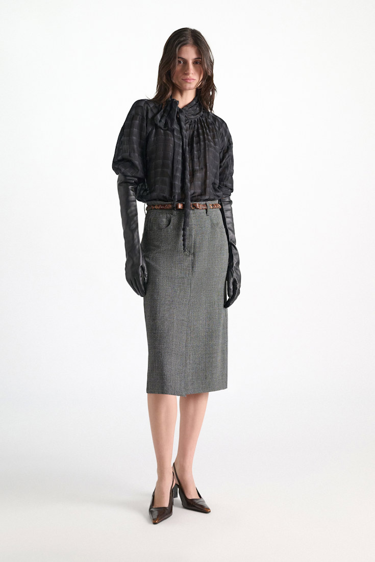 Dorothee Schumacher Karierte Bluse aus halbtransparenter Baumwoll-Seide smoked pearl Model Front View