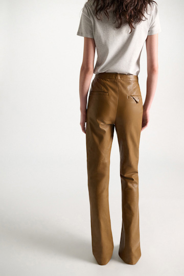 Dorothee Schumacher Full length leather flares saffron Model Detail View