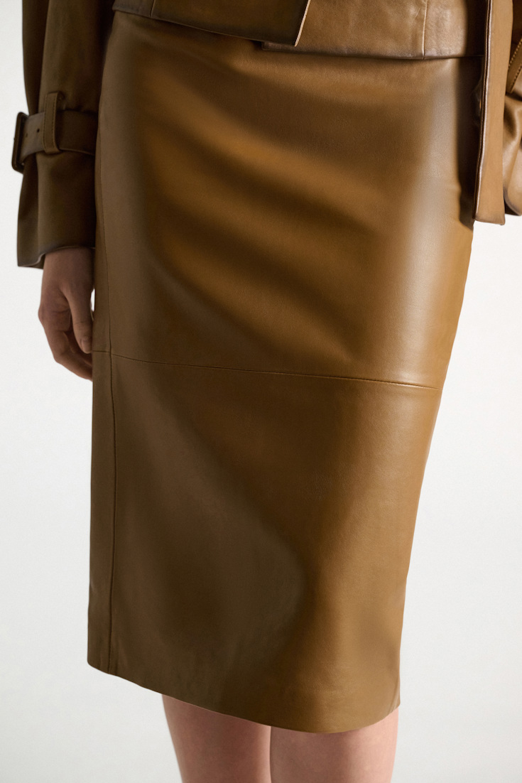 Dorothee Schumacher Leather pencil skirt saffron Model Detail View