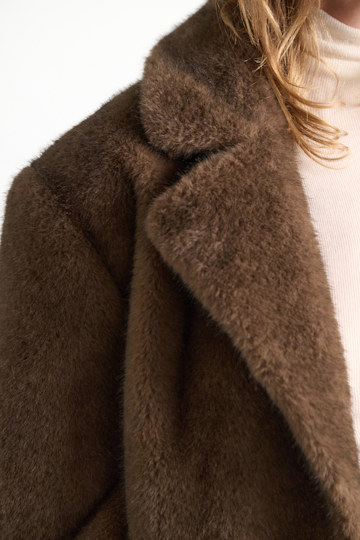Dorothee Schumacher Faux fur jacket porcini Model Detail View