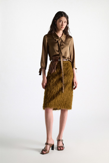 Dorothee Schumacher Slim satin blouse with ties porcini Model Front View