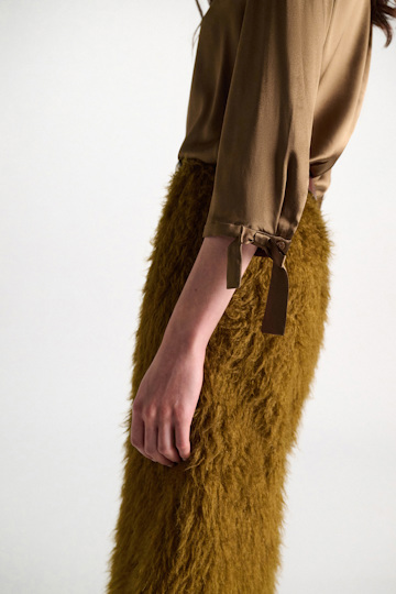 Dorothee Schumacher Slim satin blouse with ties porcini Model Detail View