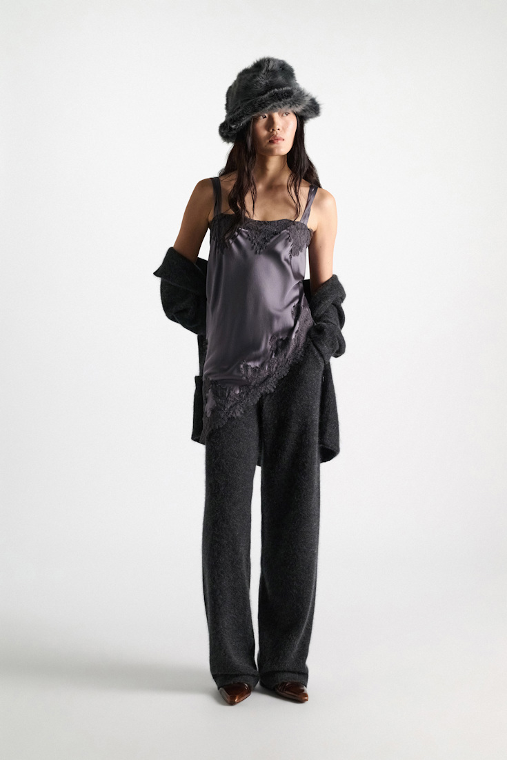 Dorothee Schumacher Negligee-Top aus Seiden-Stretch-Satin dark oyster Model Detail View