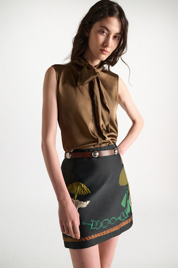 Dorothee Schumacher Sleeveless satin blouse porcini Model Detail View