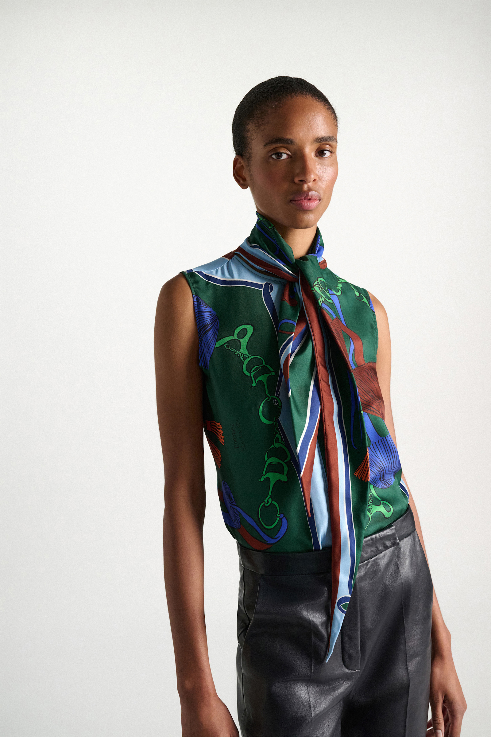 Dorothee Schumacher Top aus Seidentwill colorful ribbon scarf Model Detail View