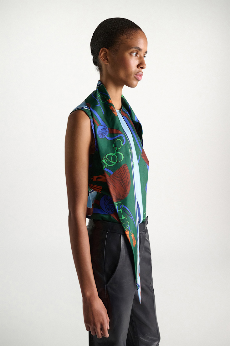 Dorothee Schumacher Top aus Seidentwill colorful ribbon scarf Model Detail View