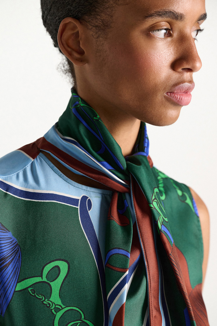 Dorothee Schumacher Top aus Seidentwill colorful ribbon scarf Model Detail View