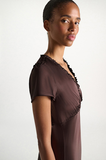 Dorothee Schumacher Technical satin midi-dress black mushroom Model Detail View