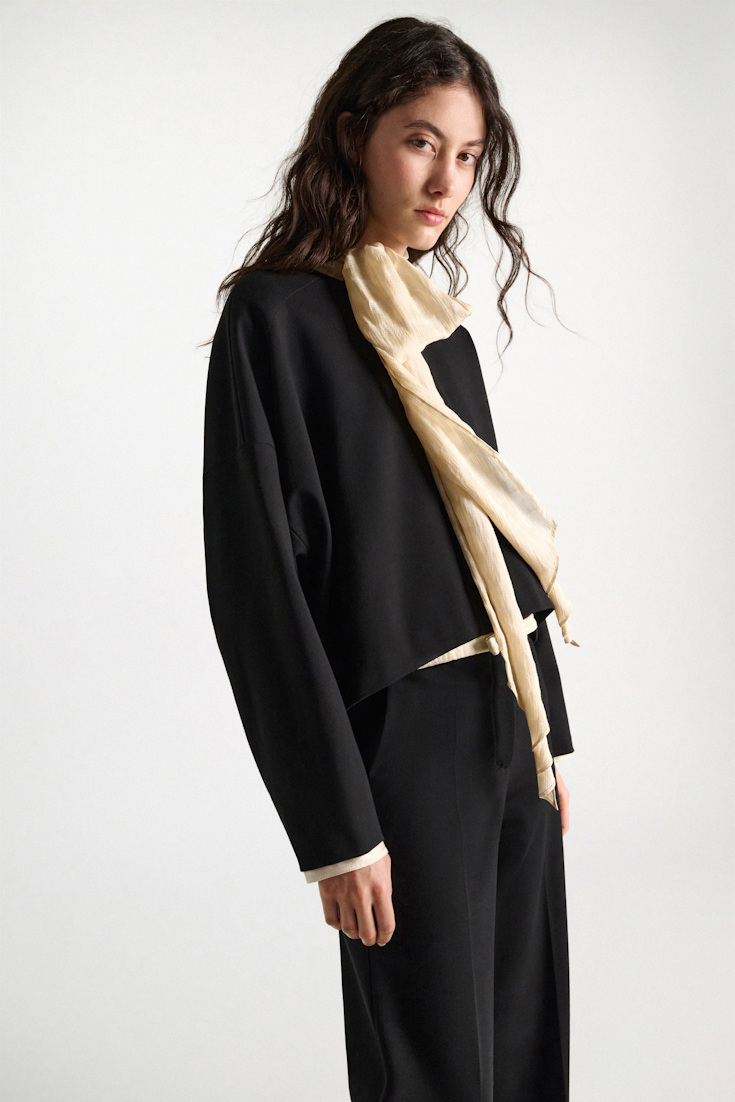 Dorothee Schumacher Cropped blouse with bow in Punto Milano black Model Detail View