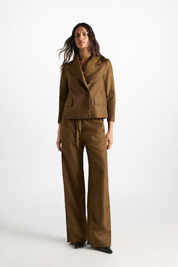 Dorothee Schumacher Barrel leg Nylon pants porcini Model Front View
