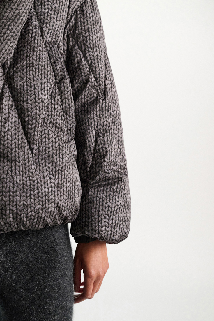 Dorothee Schumacher Printed-Daunenjacke knit print grey Model Detail View