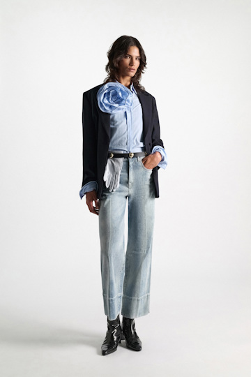 Dorothee Schumacher Slim cotton poplin shirt with XL rose madeira stripe Model Detail View
