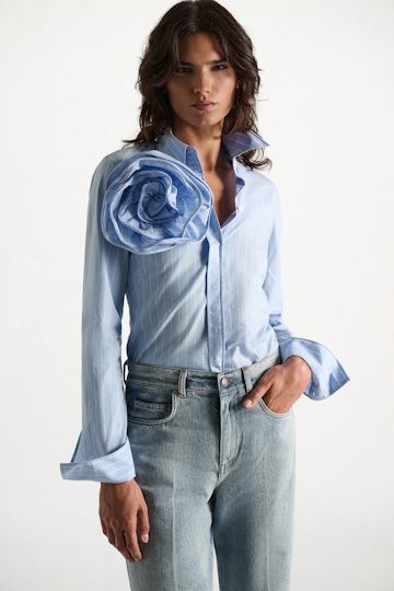 Dorothee Schumacher Slim cotton poplin shirt with XL rose madeira stripe Model Detail View